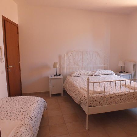 Il Torrione Bed & Breakfast Iesi Bagian luar foto