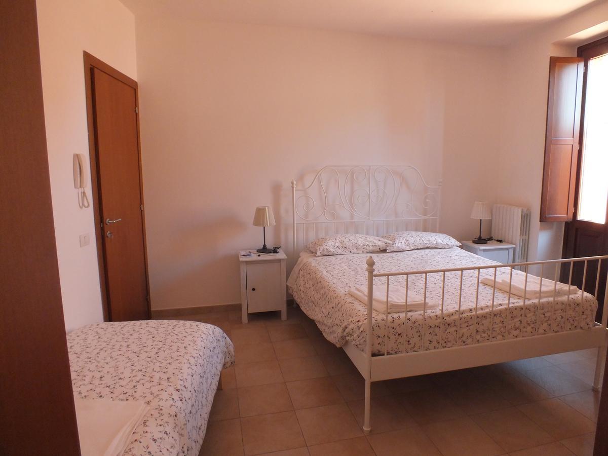 Il Torrione Bed & Breakfast Iesi Bagian luar foto