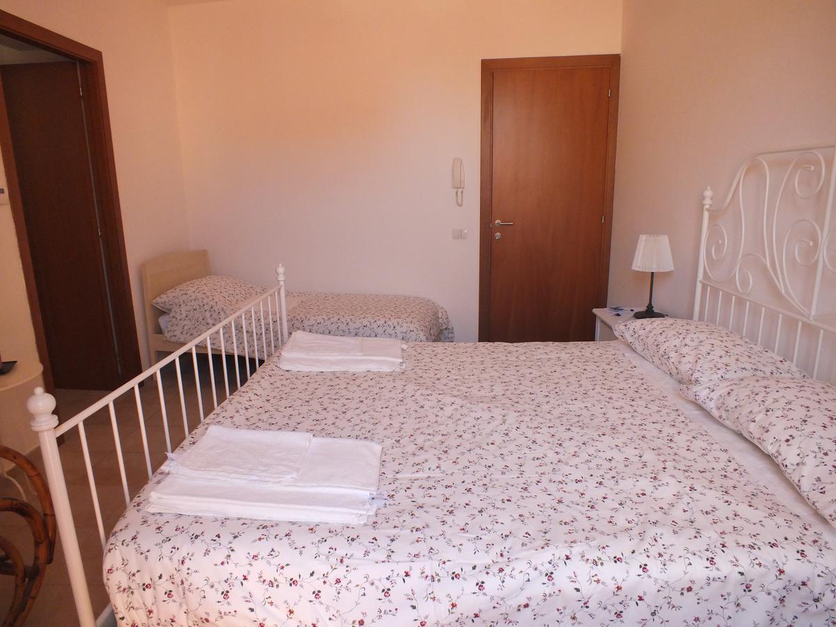 Il Torrione Bed & Breakfast Iesi Bagian luar foto