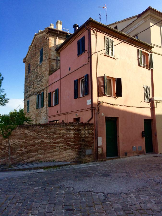 Il Torrione Bed & Breakfast Iesi Bagian luar foto
